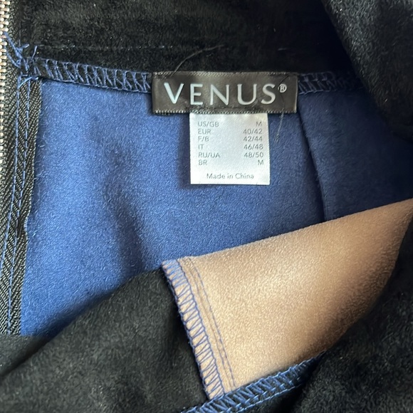Venus new without tags  patch faux suede skirt. Size M with zipper back - Picture 8 of 10